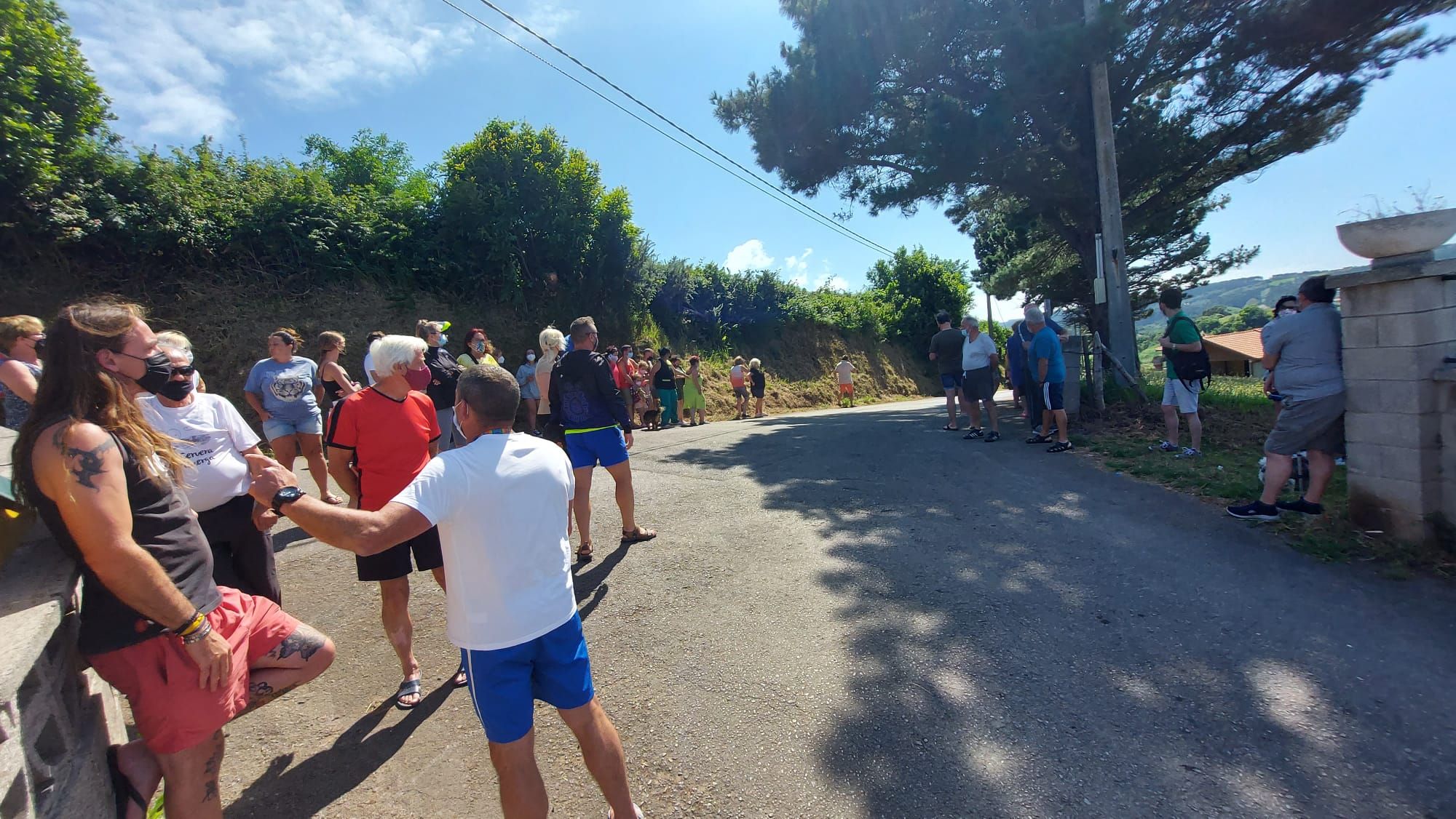 La rotura de una tubería de gas obliga a desalojar el camping de Perlora y la Ciudad Residencial