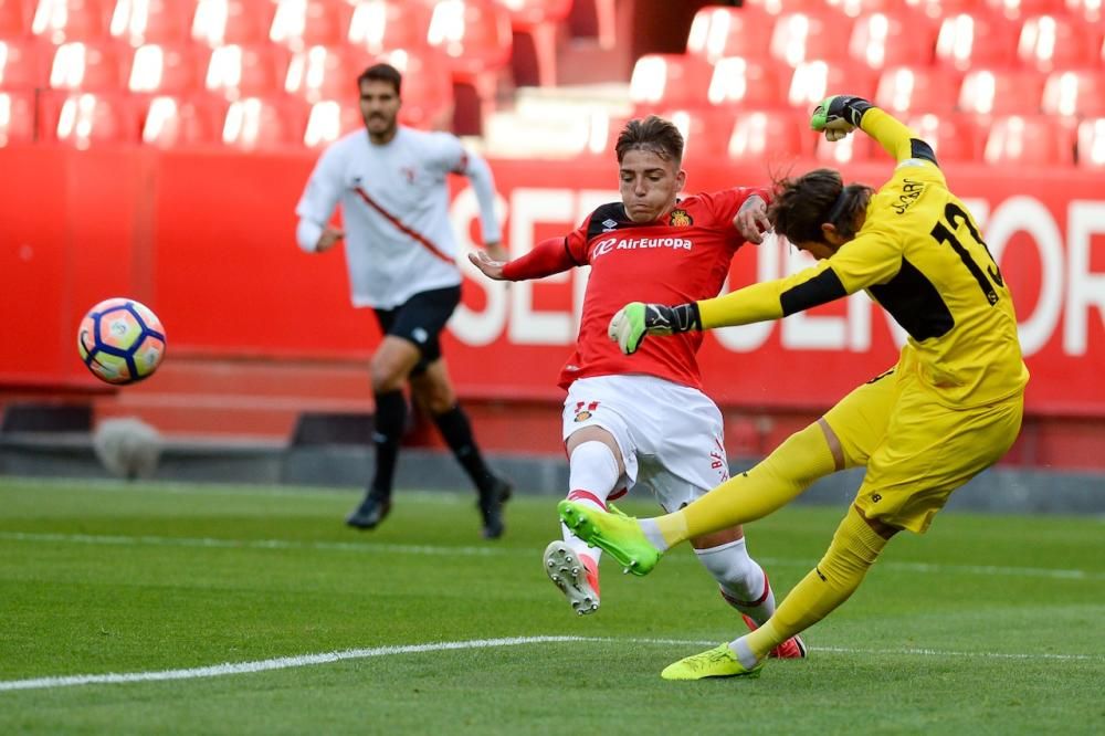 Real Mallorca kann doch noch siegen. Der Zweitligist hat am Sonntag (30.4.) das Auswärtsspiel gegen die zweite Mannschaft des FC Sevilla mit 3:2 gewonnen. Damit endet eine Serie von zehn erfolglosen Spielen.