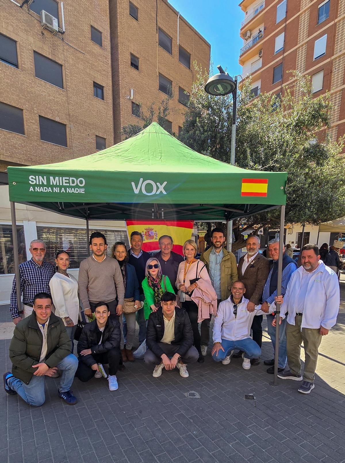 Raúl ed Ruiz recibela visita de losaltscargos de Vox, Vicente Barrera, Jose Luís Aguirre, Patricia Boadella,  Sergio Pastor, Fran Giner y Eddy Tabares.