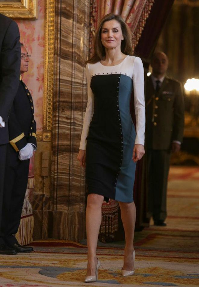 Letizia Ortiz con vestido tricolor de Felipe Varela