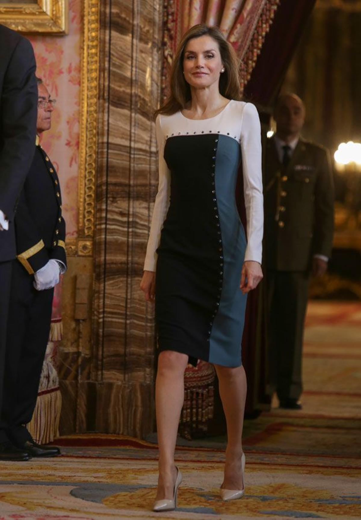 Letizia Ortiz con vestido tricolor de Felipe Varela