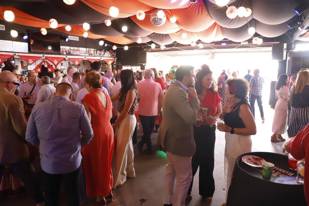Las recepciones llenan de ambiente el martes de Feria de Córdoba