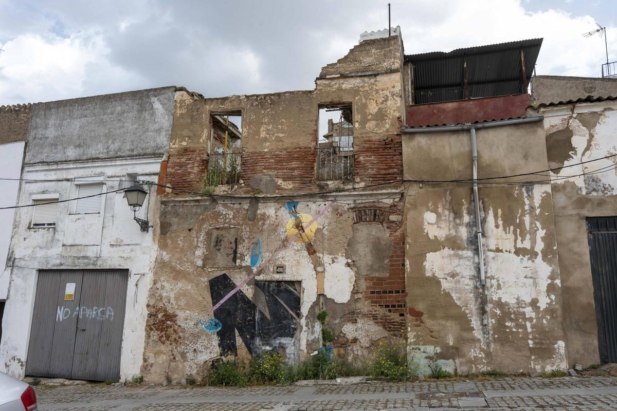 Una de las casas abandonadas en la barriada del Casco Antiguo.