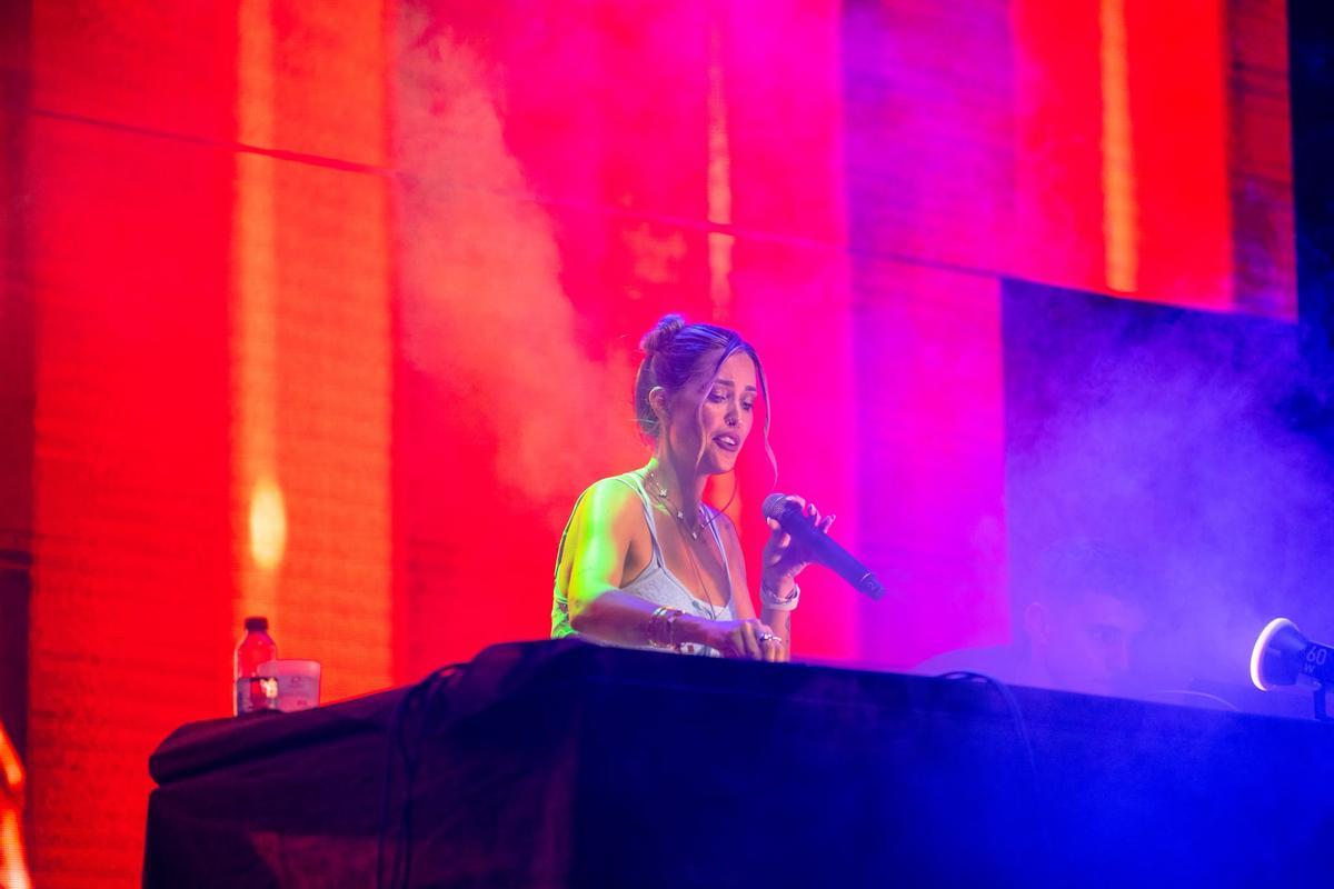 Disc jockey que pinchó en el macrofesival.