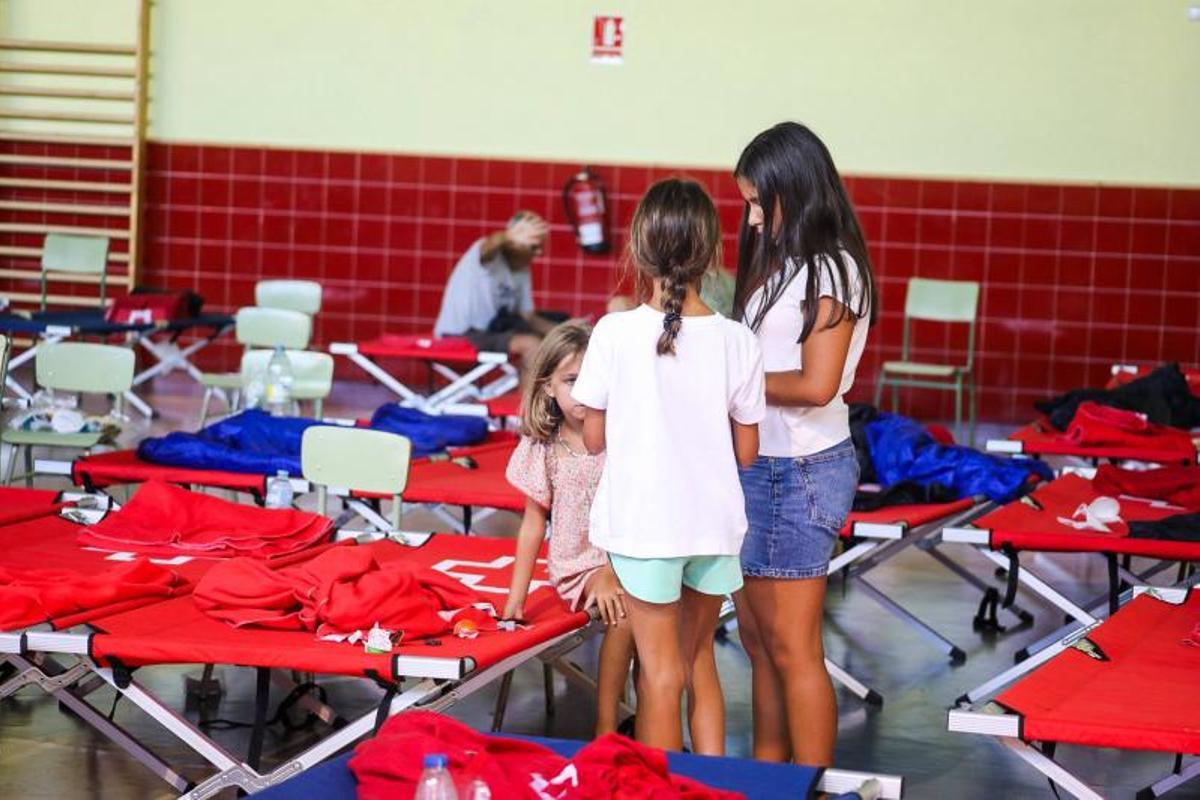 Más de 300 personas pasan la noche en los pabellones habilitados como albergue en Bermillo de Sayago