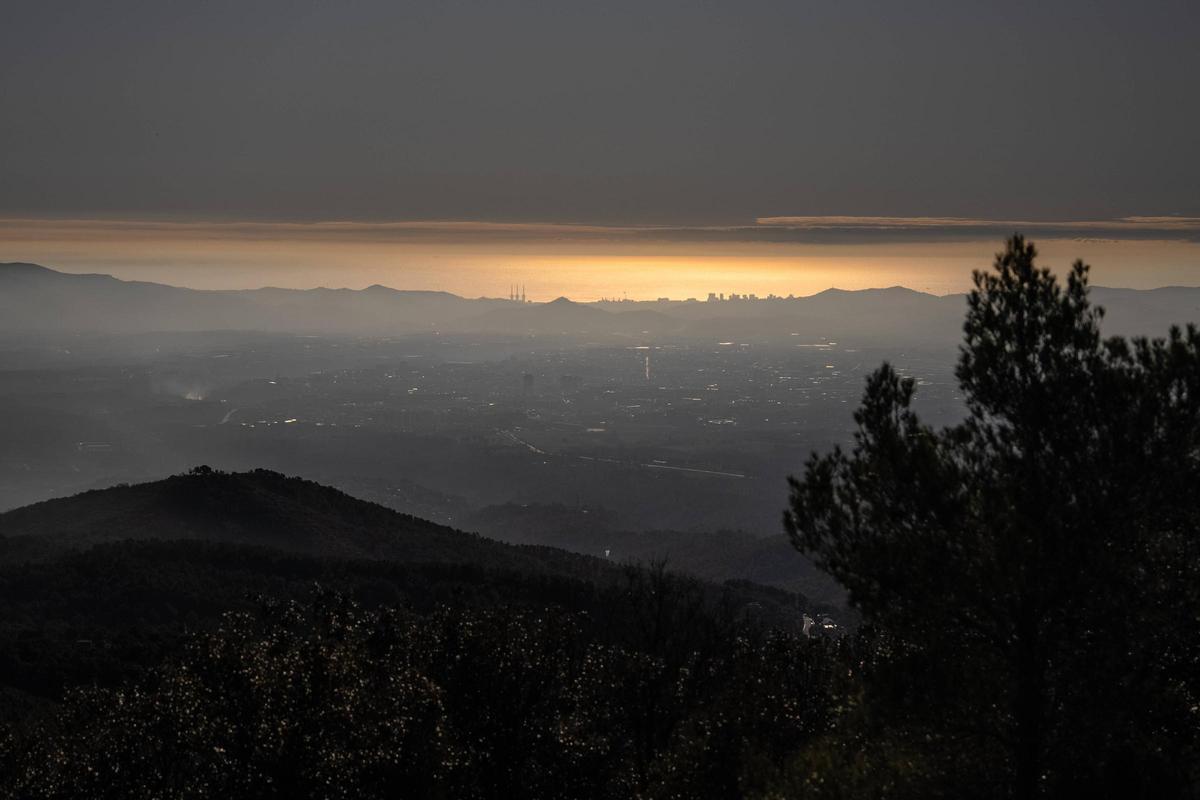 El paisaje de la famosa montaña de La Mola, que tiene un cierre anunciado