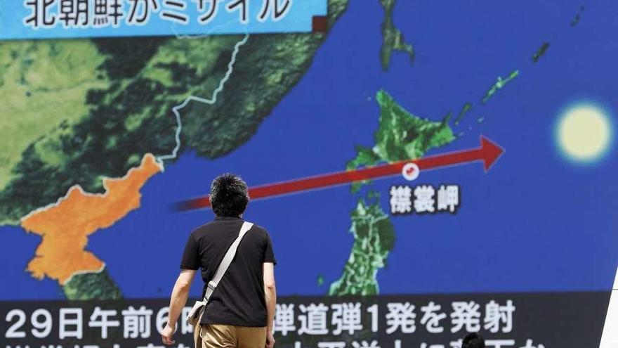 Corea del Norte sube la tensión al lanzar un misil que sobrevuela Japón, un desafío sin precedentes