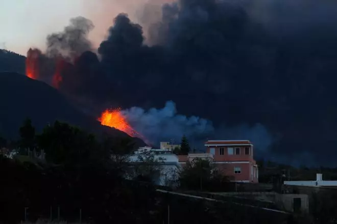 El volcán de La Palma se convierte en el principal foco emisor de azufre del planeta