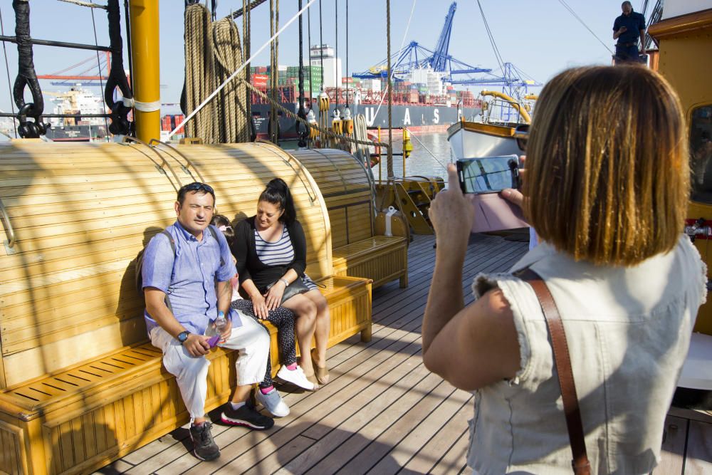 El buque italiano Amerigo Vespucci visita Valencia