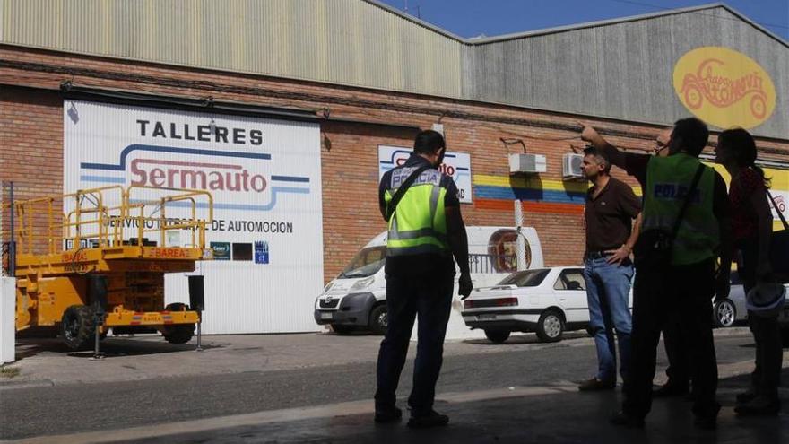 Graves dos trabajadores al sufrir una descarga eléctrica en Chinales