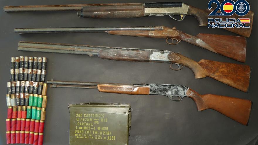 Detenido en Menorca un hombre buscado por malos tratos a su expareja y que había robado varias armas de fuego en una casa
