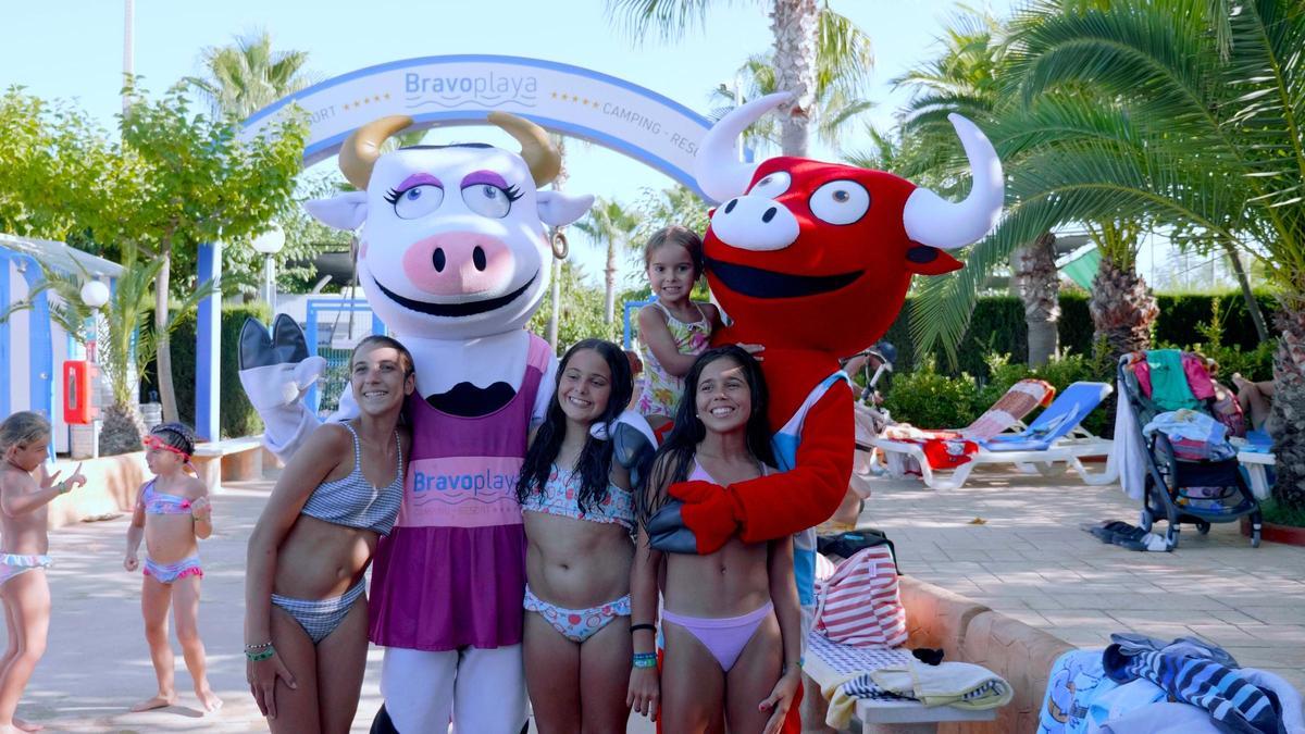 Bravito y Mansita, las mascotas que te harán pasarlo en grande