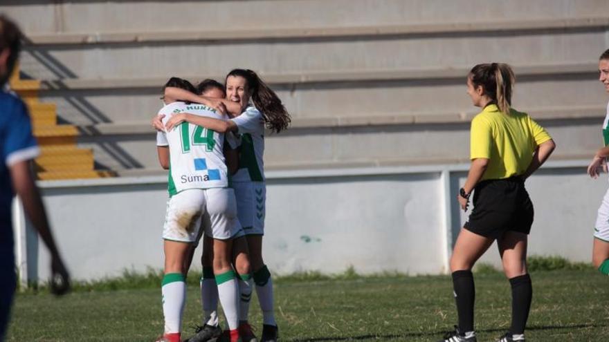 Las jugadoras del Elche Femenino celebran un gol frente al Marítim