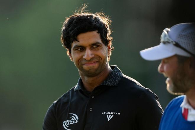 El inglés Aaron Rai, el golfista que juega con dos guantes, gana el PGA Championship y Rahm acaba segundo