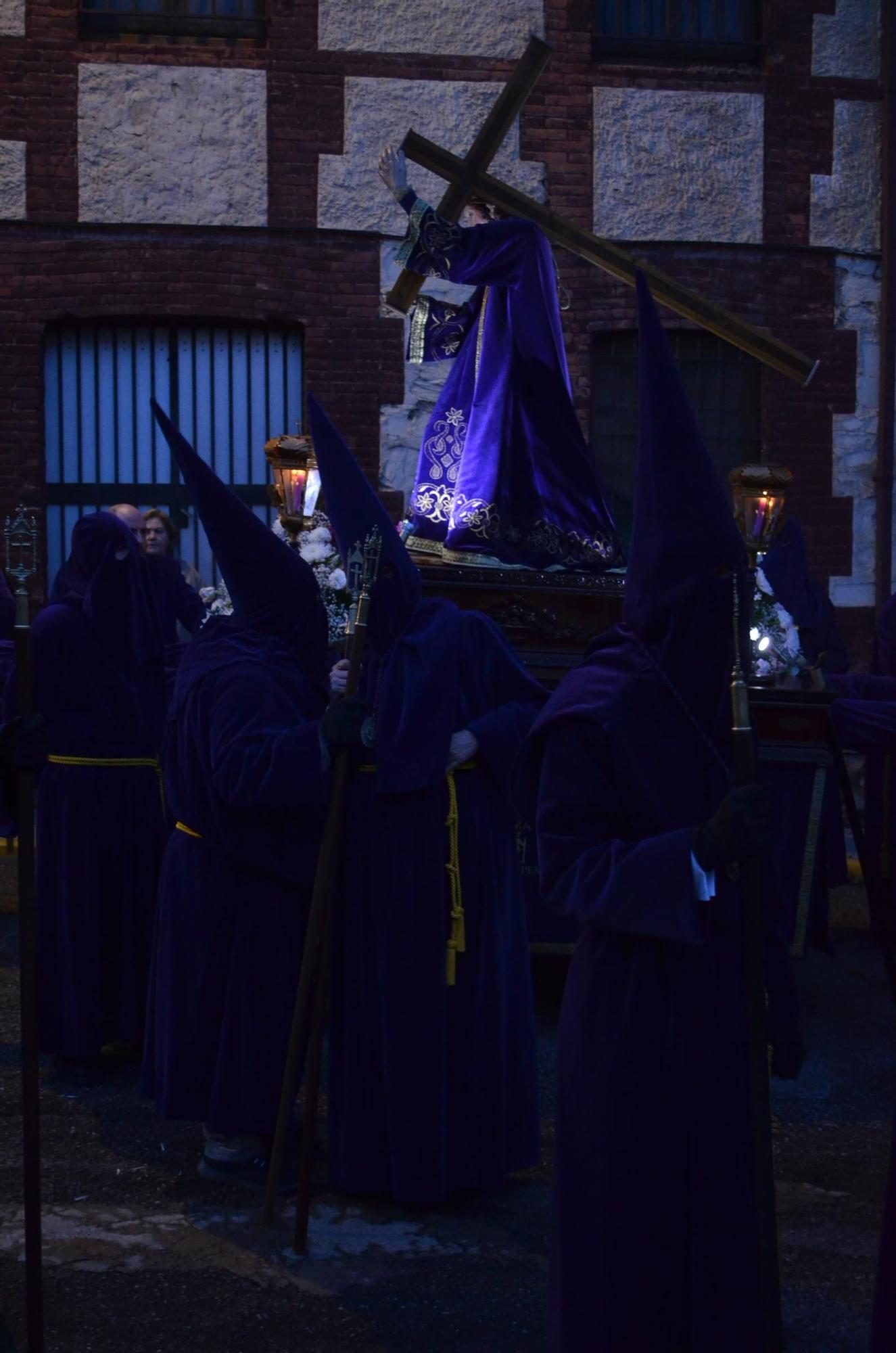 GALERÍA | Solemne Procesión de las Tinieblas, en Benavente