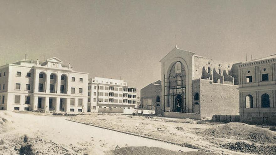 Construcción de la Plaza de la Montañeta en 1944.