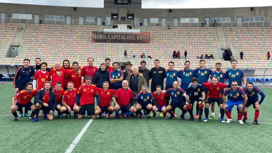 Los veteranos de la Peña reciben en Ibiza a la prestigiosa selección española de notarios