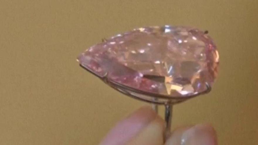 Subastado en Ginebra un diamante rosa extraordinario