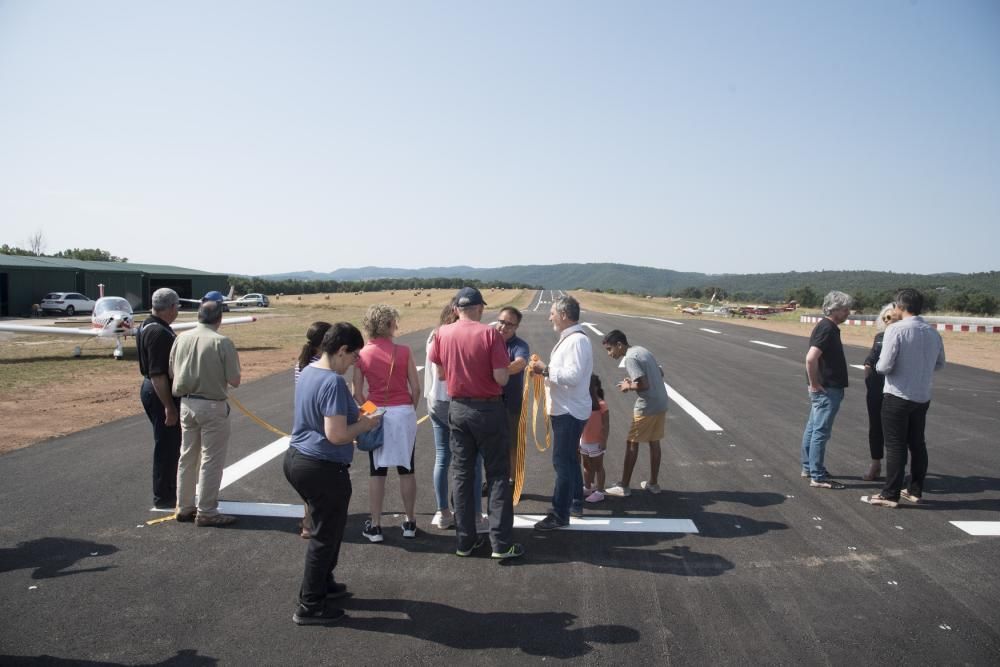 El camp de vol El Prat de Moià estrena una nova pista asfaltada