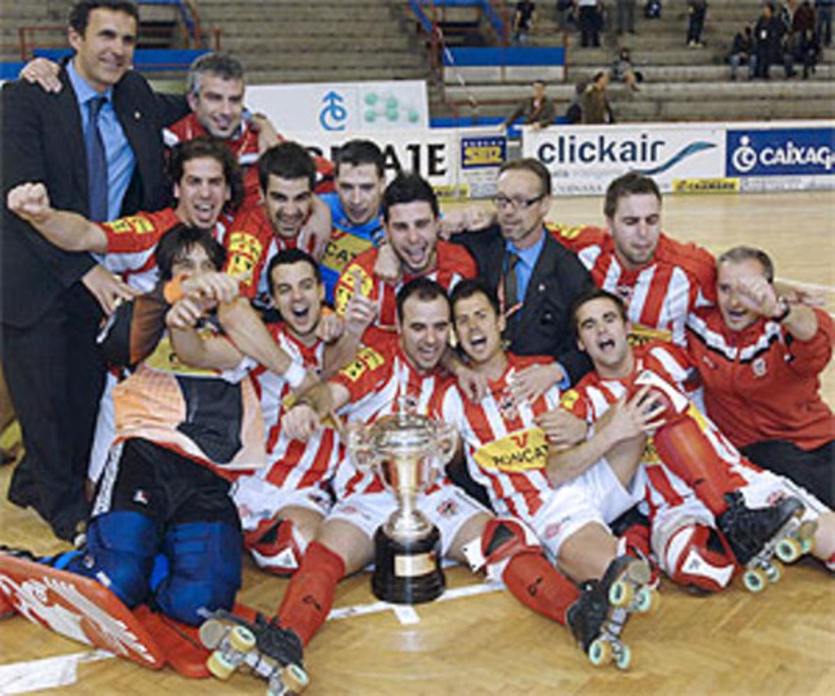 Els jugadors del Roncato posen amb el trofeu de la Copa del Rei. Els jugadors del Roncato posen amb el trofeu de la Copa del Rei.