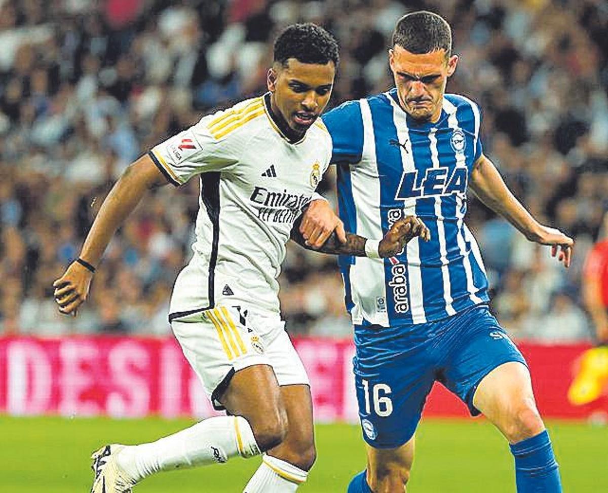 Rafa Marín, a la izquierda, en un partido contra el Real Madrid de la pasada temporada.