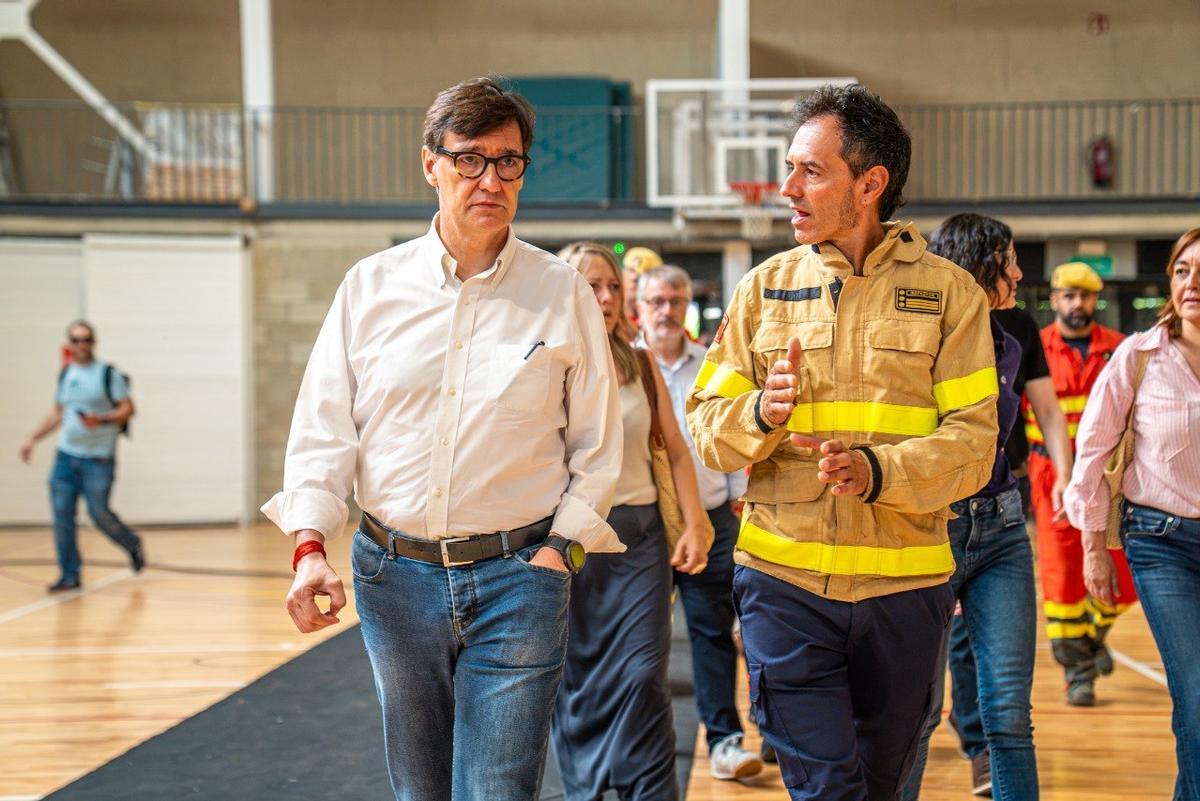 El president, Salvador Illa, y el intendente de Bombers David Borrell