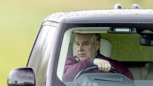 El expríncipe Andrew Mountbatten, expulsado de la familia real por sus vínculos con el delincuente sexual convicto Jeffrey Epstein, en el Paseo Largo de Windsor, en Reino Unido