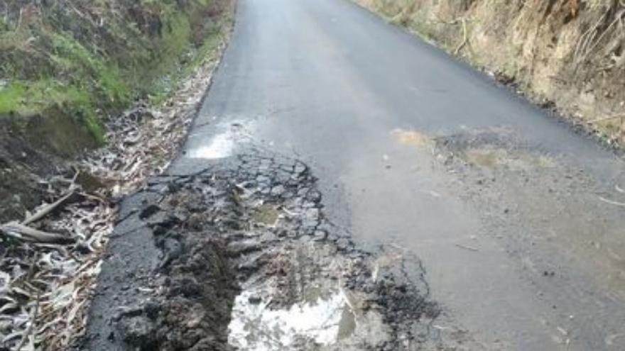 El BNG de Miño afea al Concello la presencia de baches en una carretera arreglada en agosto