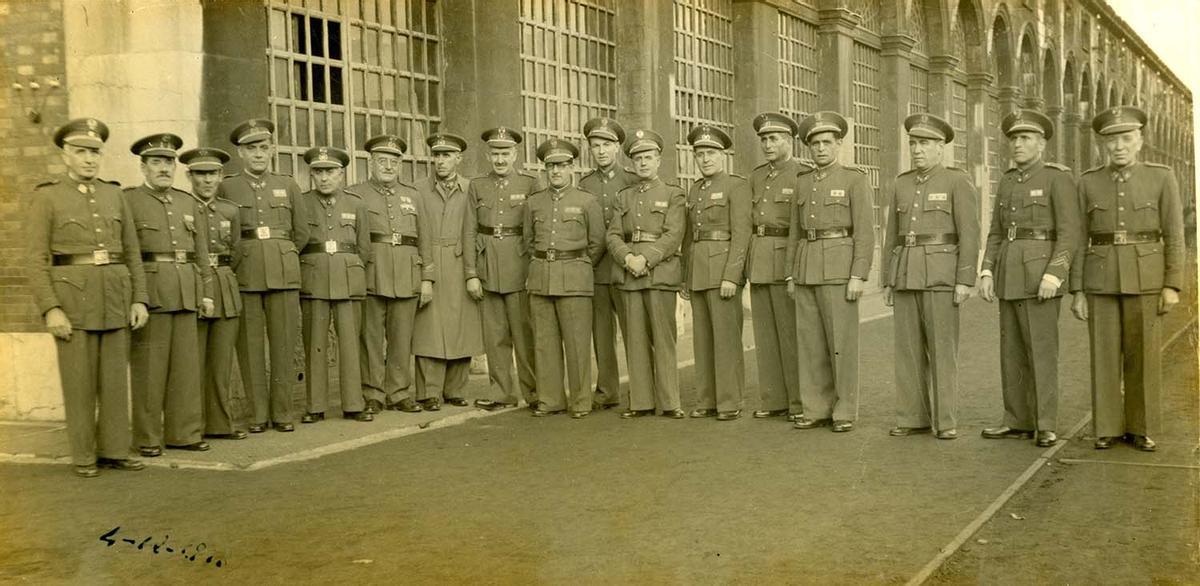 Oficiales de Artillería en la Fábrica de Armas de Trubia, 4/12/1943 | Donación de Pedro Pardo