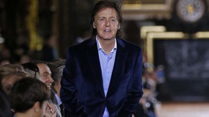 Paul McCartney acapara todas las miradas en París