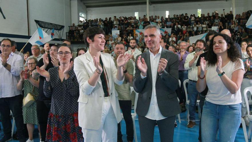 Ana Pontón con Luís Seara, ayer, en Ourense. |   // IÑAKI OSORIO