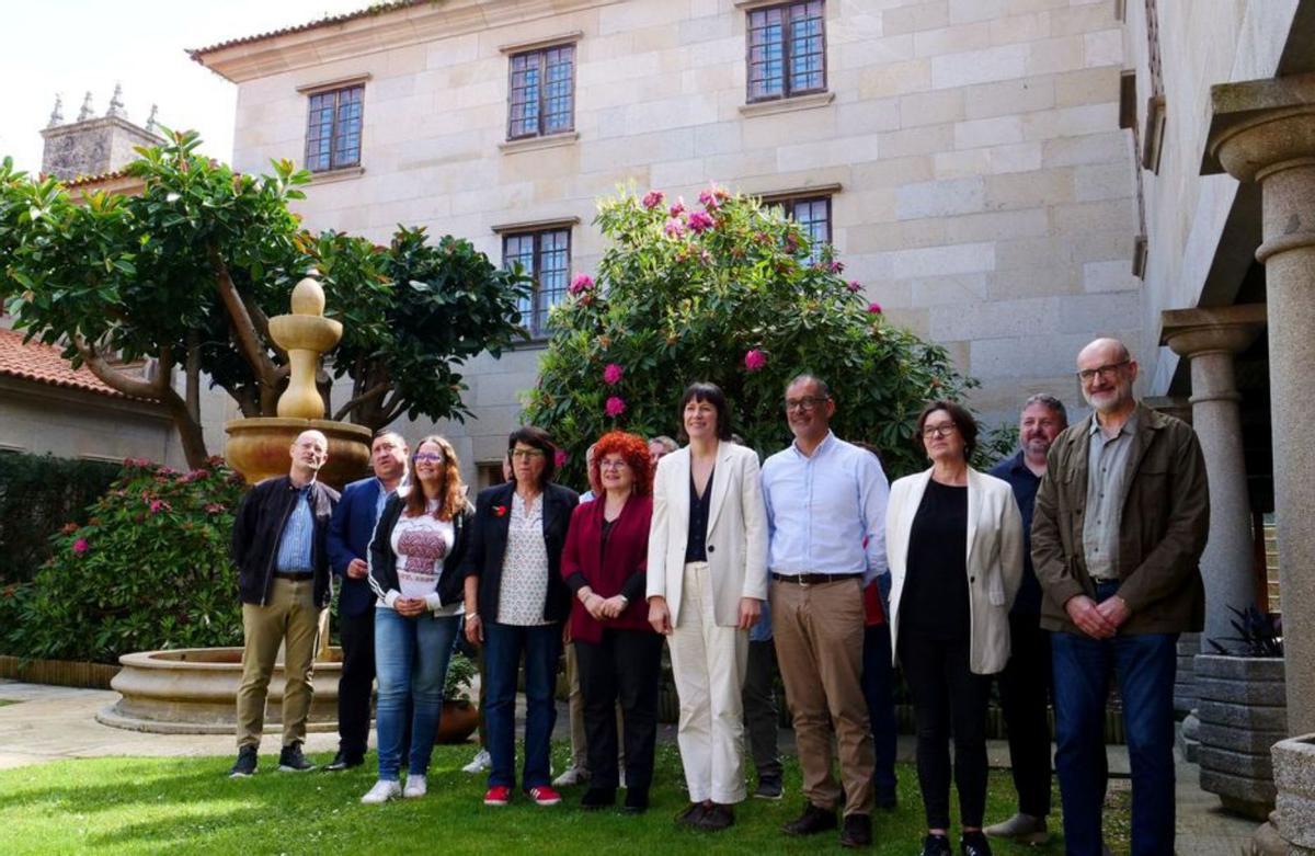 Pontón con responsables de cooperativas de O Salnés. | FdV