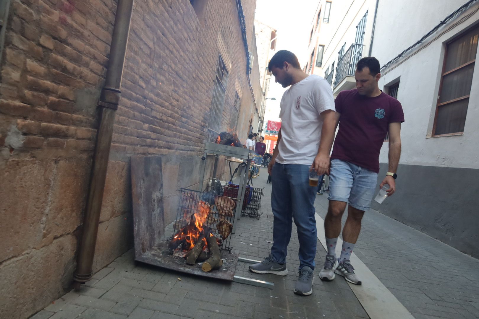 FOTOGALERÍA I Las imágenes de la Nit de la Xulla y del encuentro de elaboración de allioli de las fiestas de Vila-real