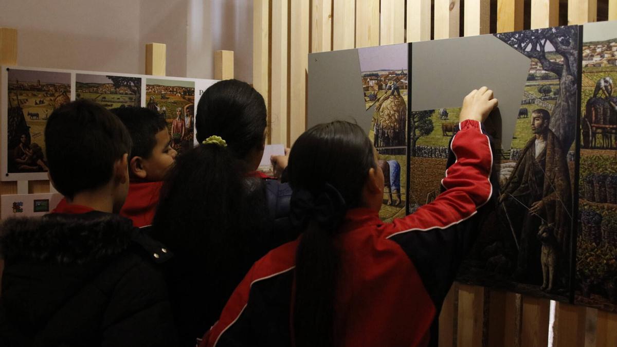 Escolares en la parte didáctica de "EsperanZa" de Las Edades del Hombre.