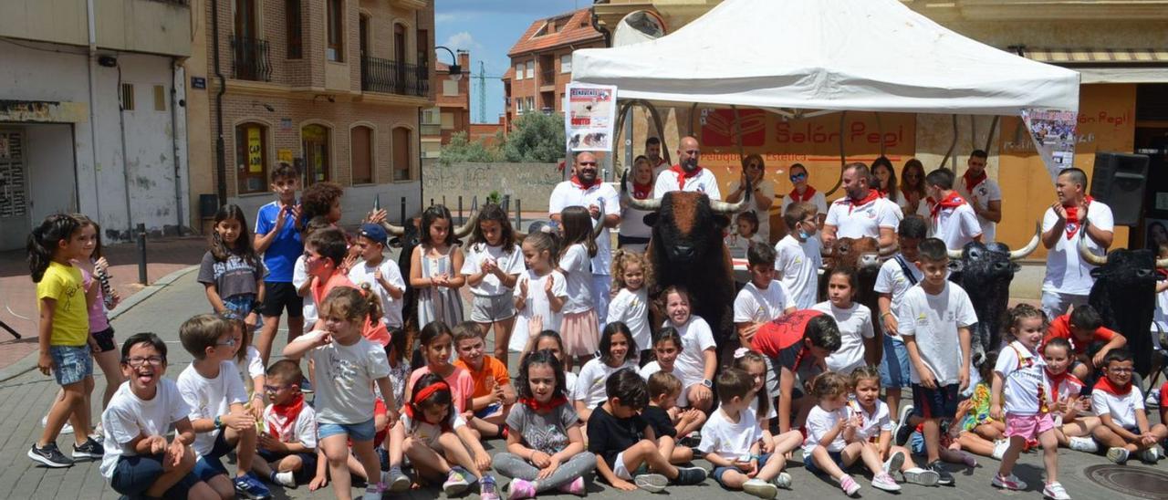 Participantes en las Escuelas Taurinas de Gente del Toro de Benavente. | E. P.