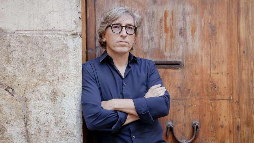 David Trueba: &quot;La democracia aún tiene posibilidades; yo no la tiraría a la papelera&quot;