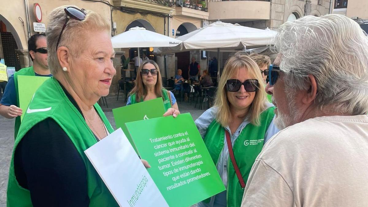 La AECC de Plasencia busca concienciar para donar más a la investigación contra el cáncer.