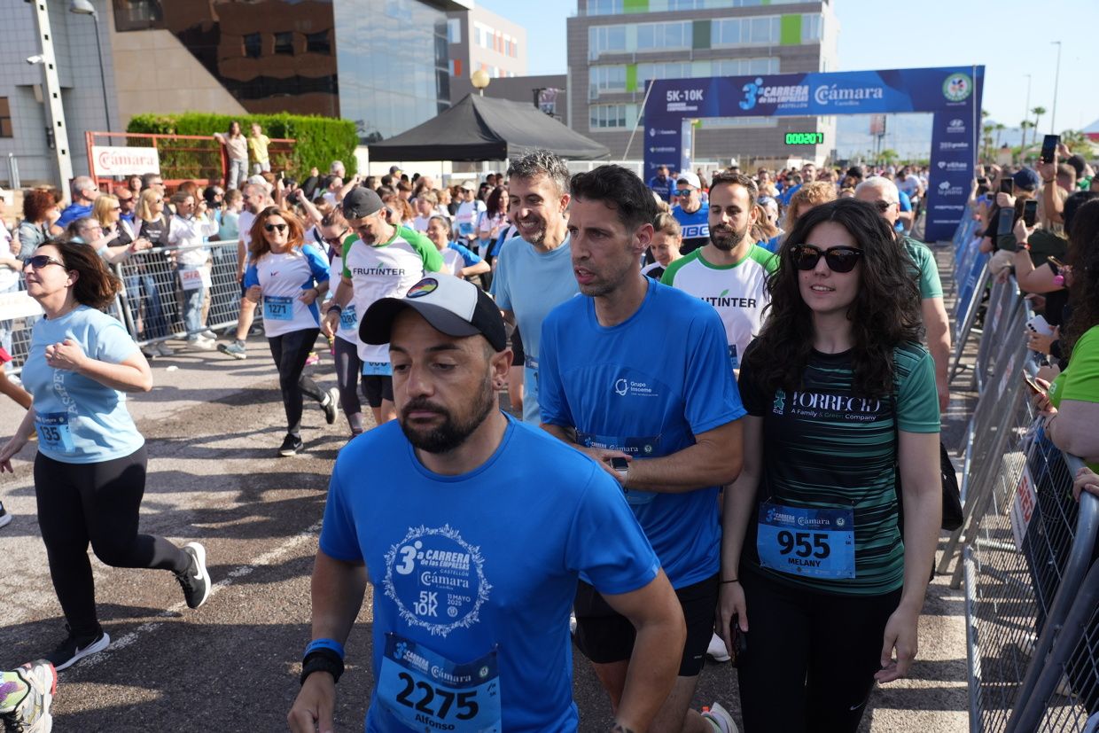 Búscate en las fotos de la Carrera de las Empresas en Castellón