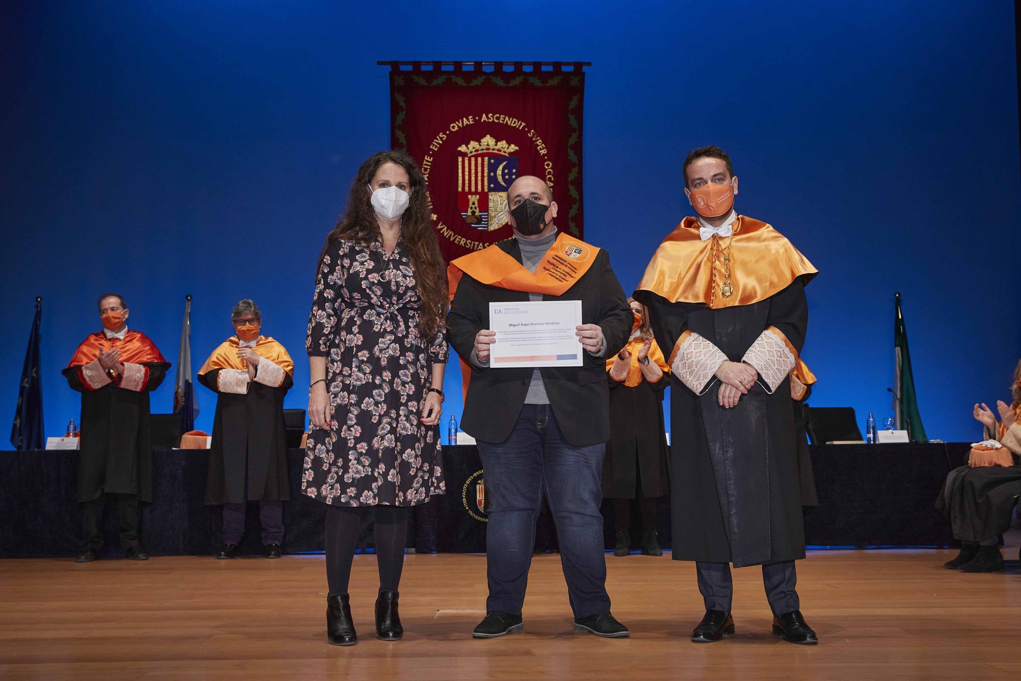 Acto de graduación de los estudiantes que han finalizado sus estudios en los grados en Publicidad y Relaciones Públicas, Trabajo Social, Sociología y en los másteres universitarios en Comunicación e Industrias Creativas, Innovación Social y Dinámicas de Cambio y Comunicación Digital.