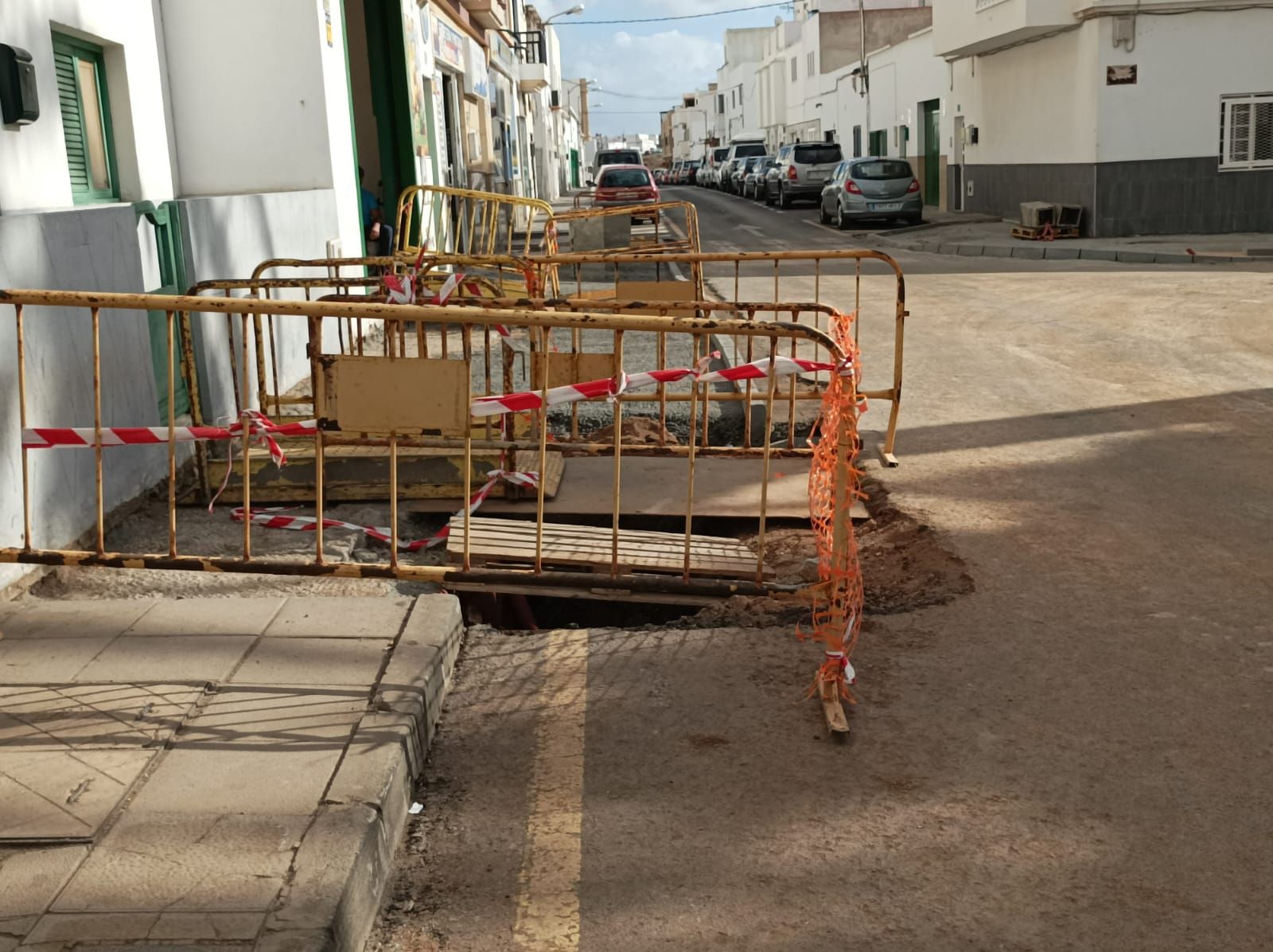 Los comerciantes de Argana Alta denuncian la eliminación de aparcamientos por las obras de la calle Tenderete