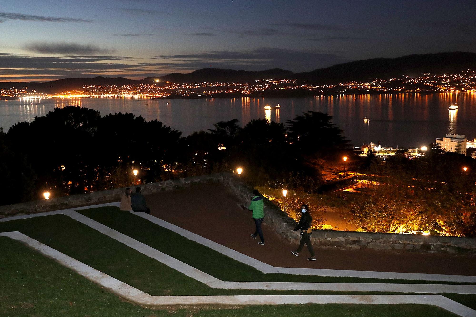 La muralla de O Castro estrena iluminación y gradas