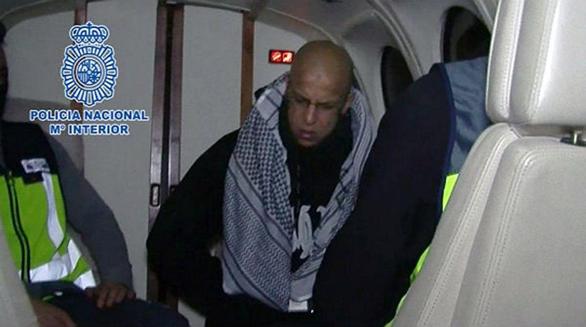 La Policia escorta Rafa Zuher fora d’Espanya.