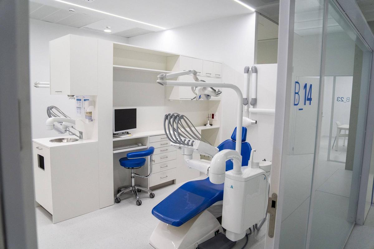 Una sala de la nova Clínica Odontològica Universitària d'UManresa, equipada per la pràctica