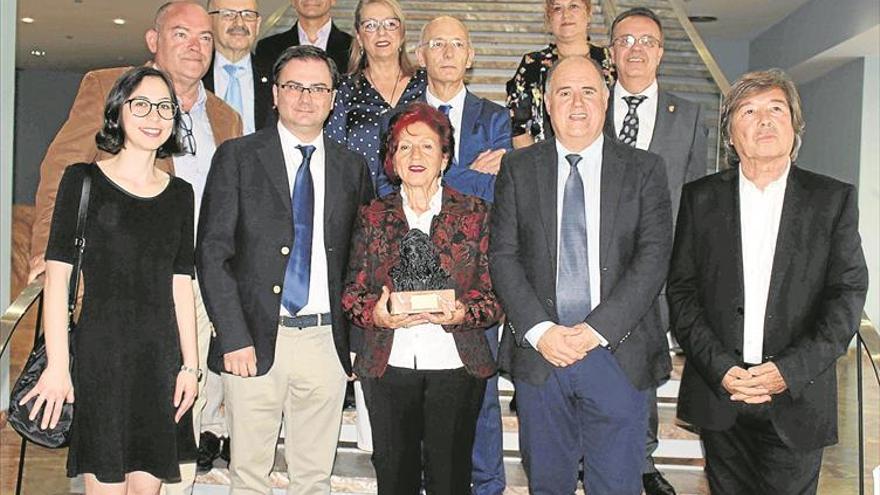 La escritora Juana Castro recibe el Premio de Poesía Ciudad de Cabra 2019