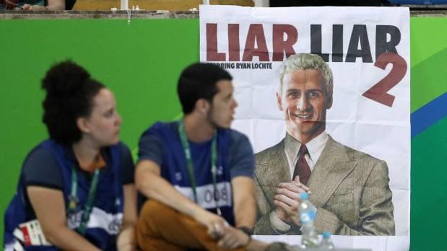 Lochte se disculpa por inventar un falso atraco