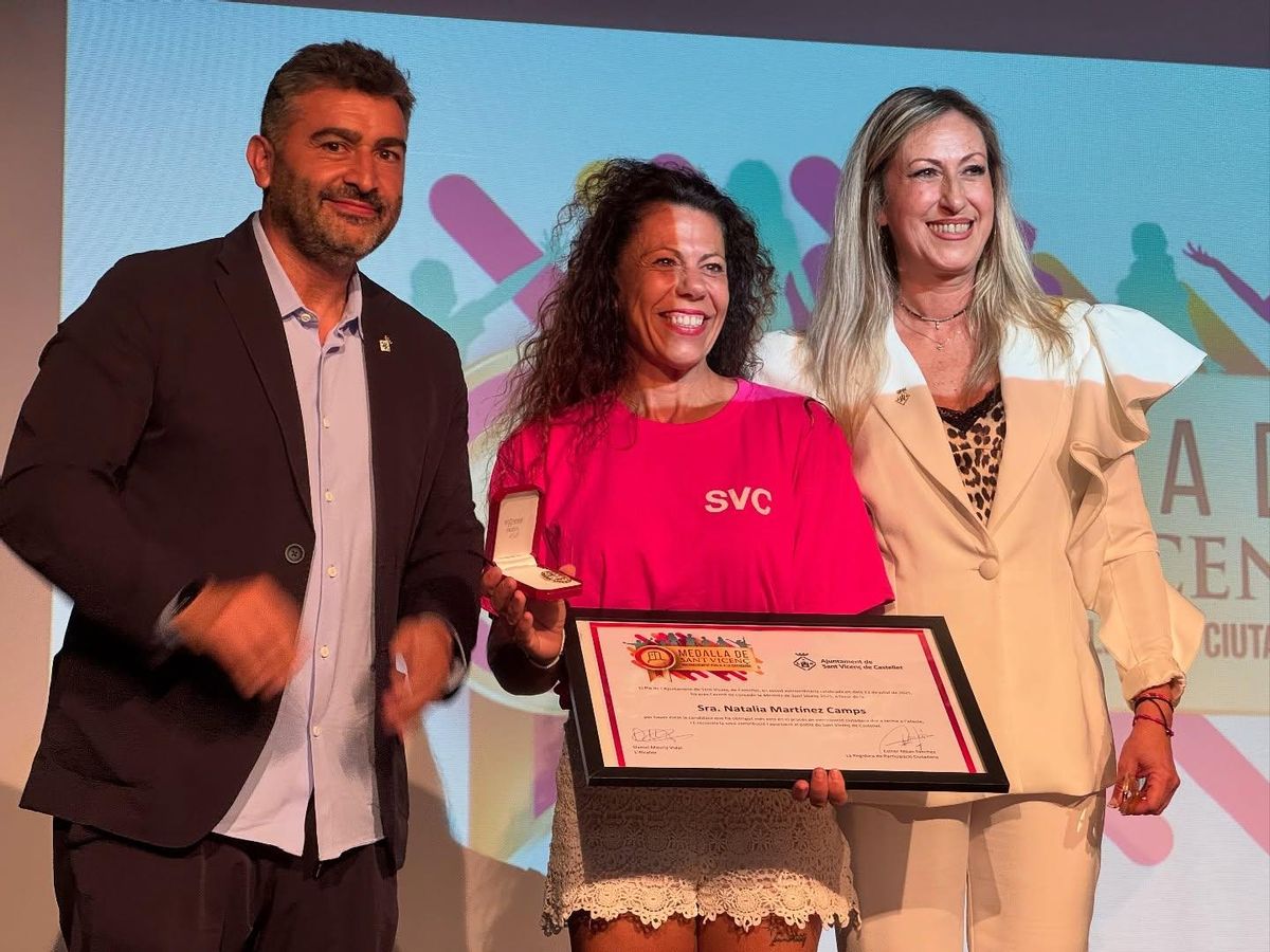 Lliurament de la Medalla de Sant Vicenç a Natàlia Martínez Camps (al mig)