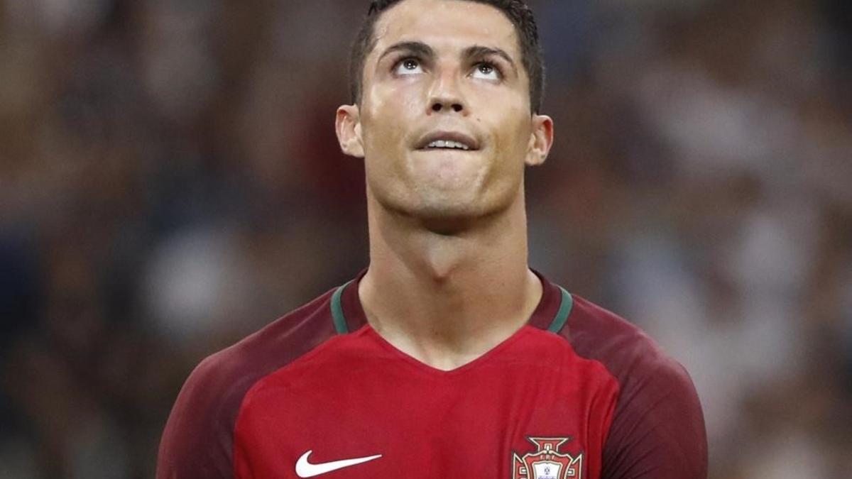 Cristiano Ronaldo se lamenta en el Polonia-Portugal de la Eurocopa.