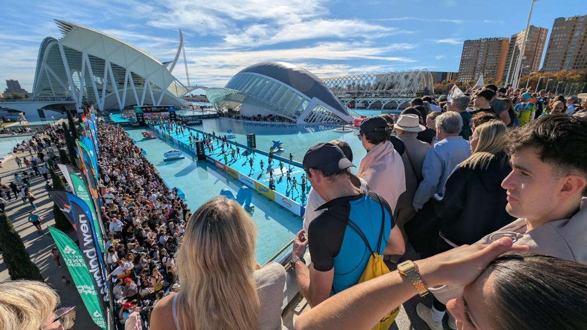 El calor en València hace sudar a los corredores del Maratón