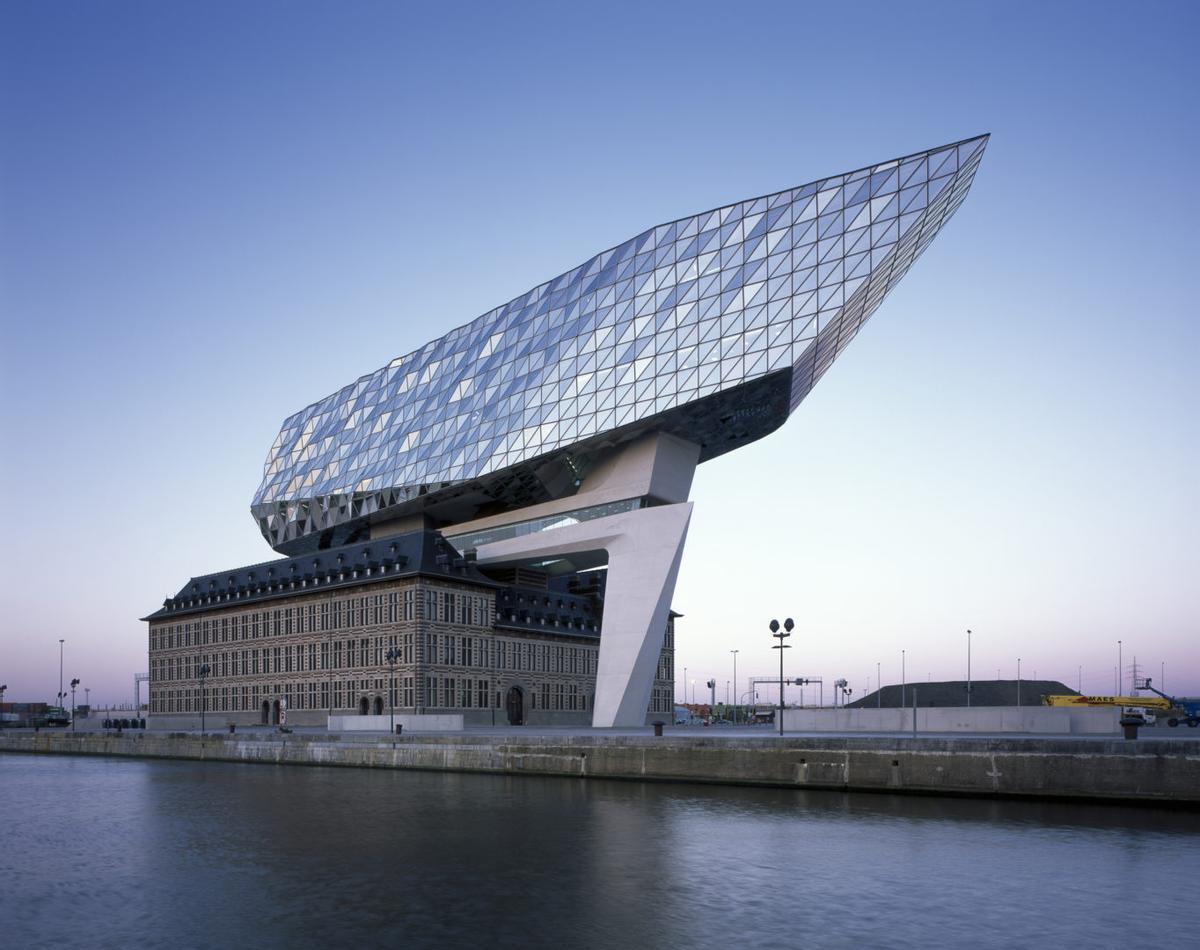 Sede de la Autoridad Portuaria de Amberes diseñada por el estudio de Zaha Hadid Architects