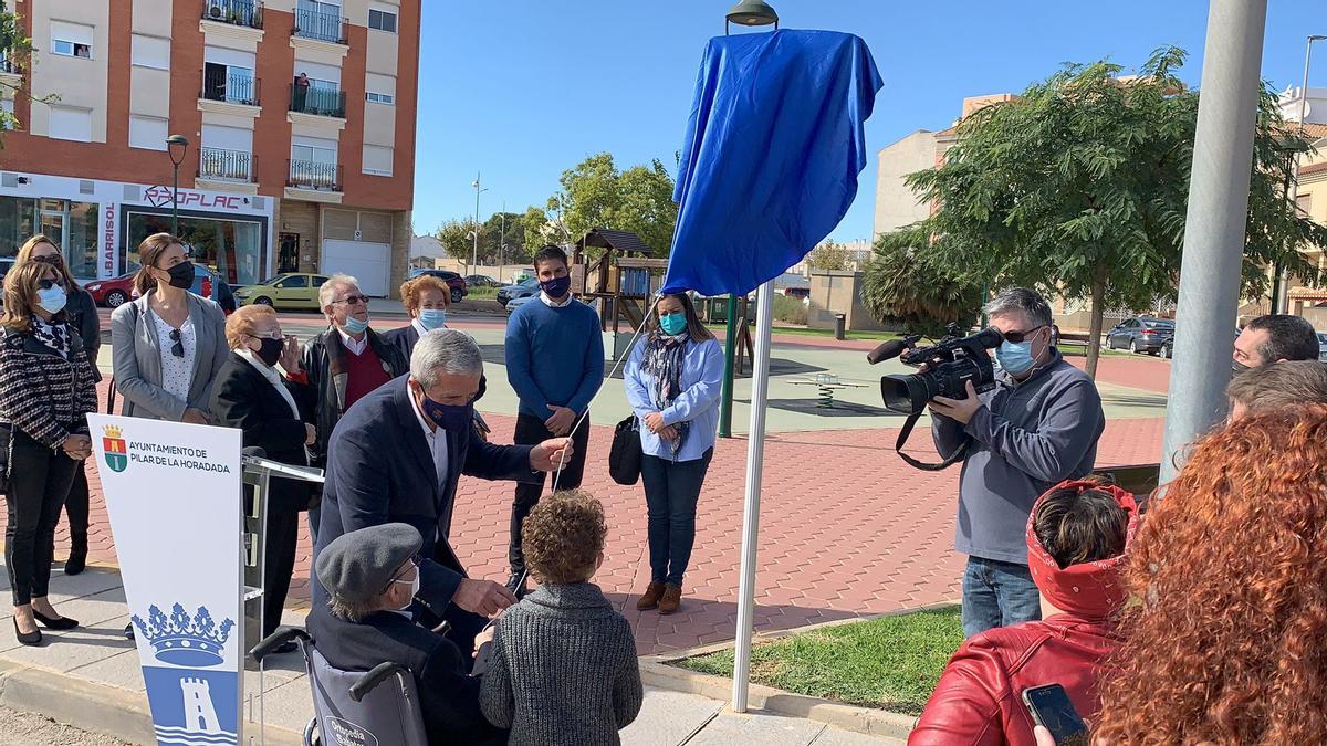 Acto de homenaje y dedicación de una plaza a Amelio Martínez Pérez en Pilar de la Horadada